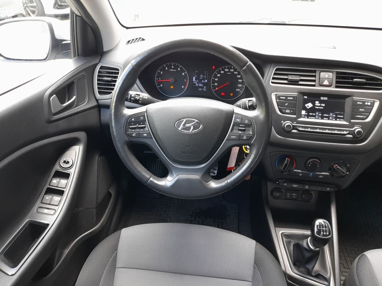 Hyundai i20 - zdjęcie 15