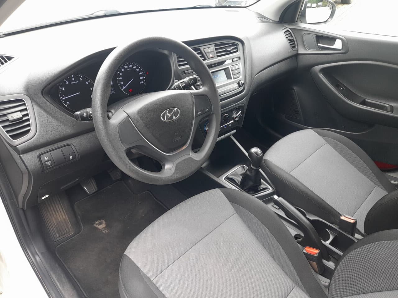 Hyundai i20 - zdjęcie 11