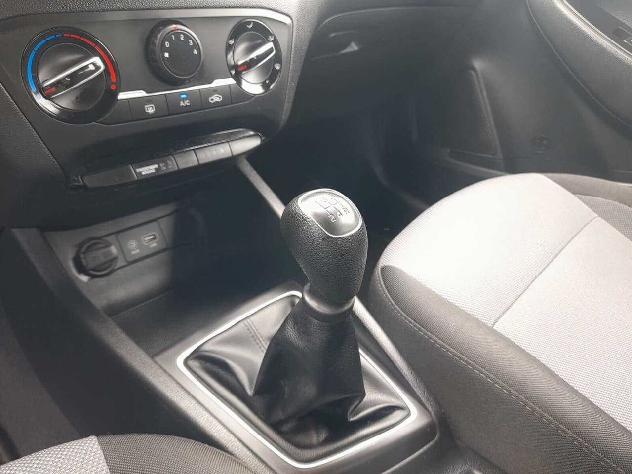 Hyundai i20 - zdjęcie 17