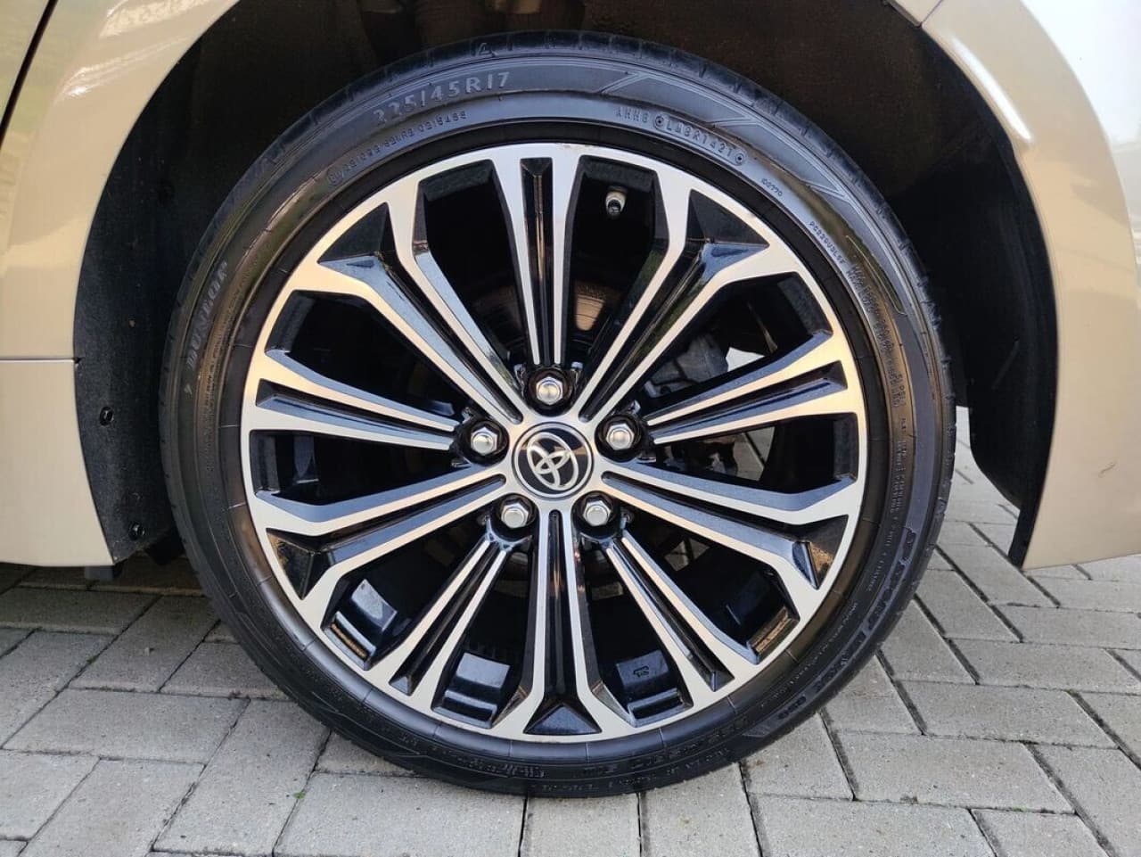Toyota Corolla - zdjęcie 13