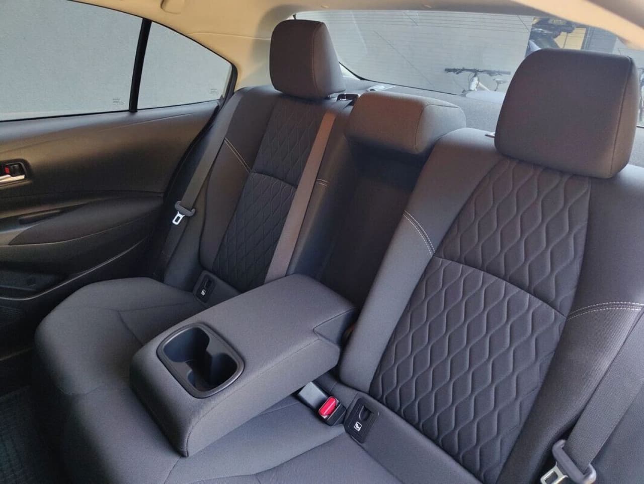Toyota Corolla - zdjęcie 10